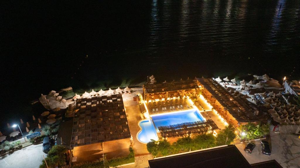 Bazén v ubytování Grand Hotel Saranda nebo v jeho okolí