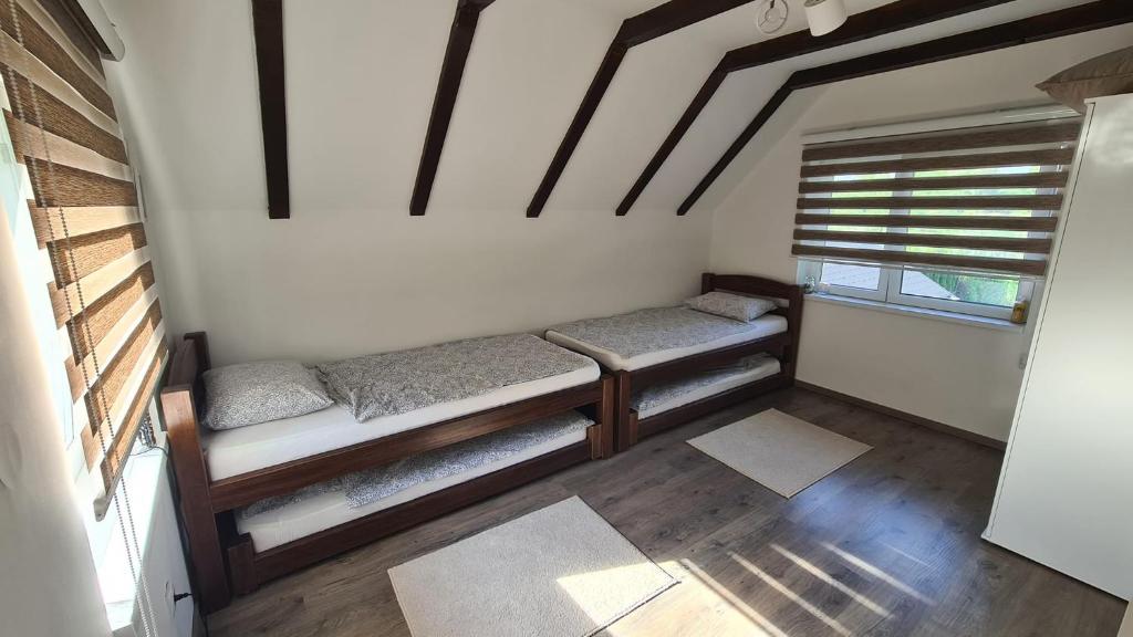 Postel nebo postele na pokoji v ubytování Vikendica Bajska Bajka