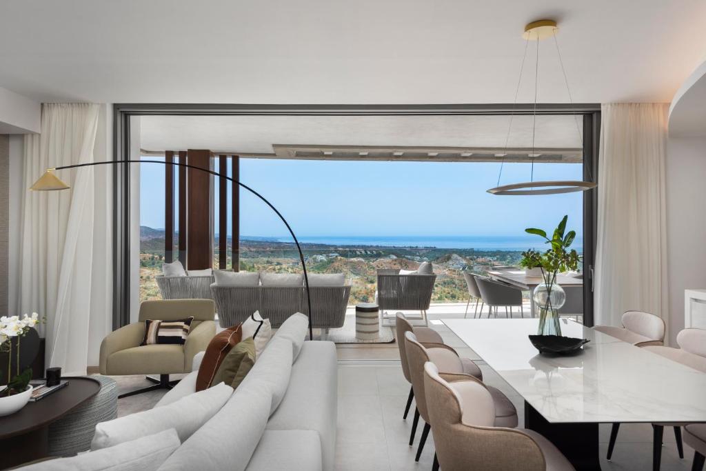 Visual Reference: Marbella Quercus Penthouse Rooftop Infinity Pool El Angel Updated