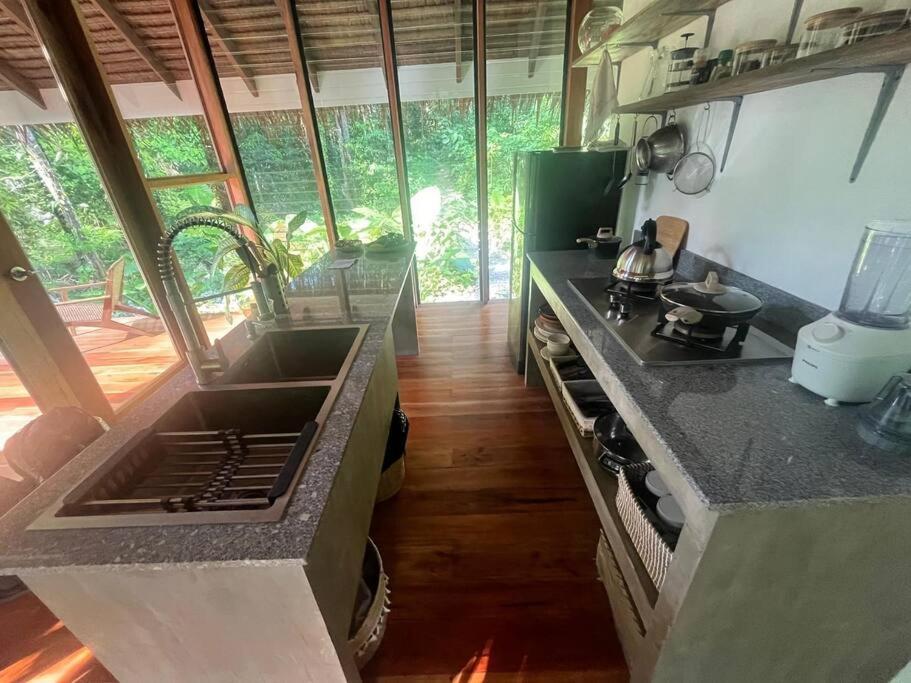 Kuchyň nebo kuchyňský kout v ubytování Dalakit House Villa Two