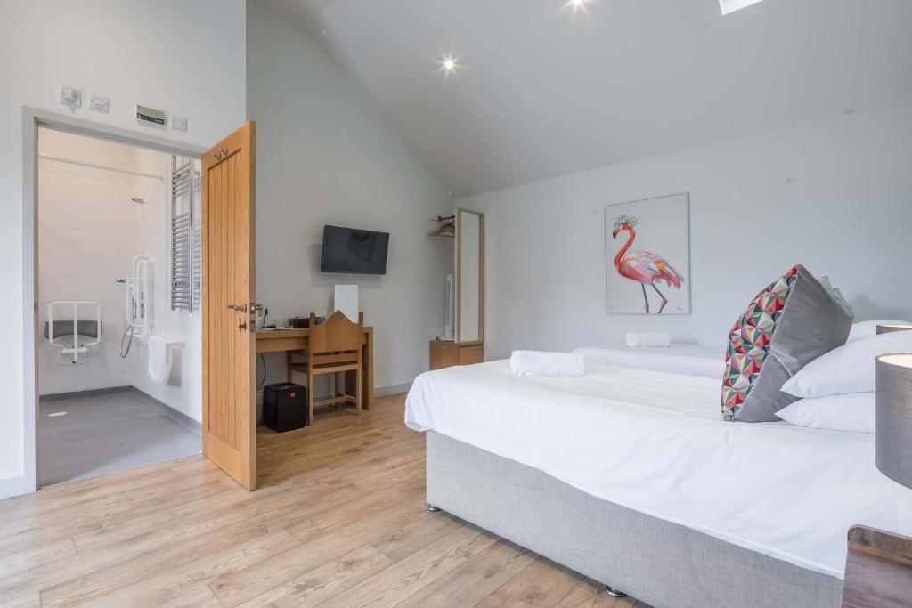 TWIN Deluxe Disabled Access and Wet Room with Courtyard View - Newton - Resim 7