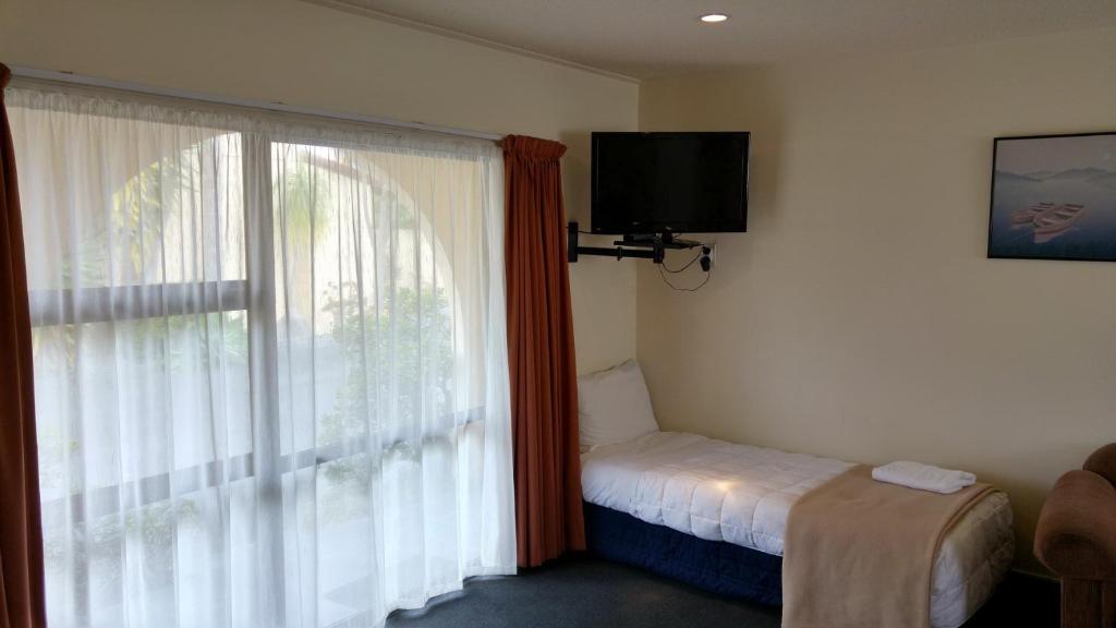 TV a/nebo společenská místnost v ubytování Hobson's Choice Motel