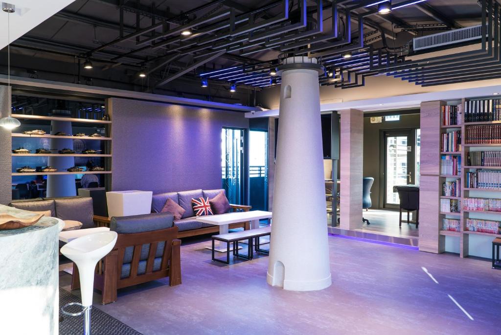 a library with a column in the middle of a room at Taipei Discover Hostel in Taipei