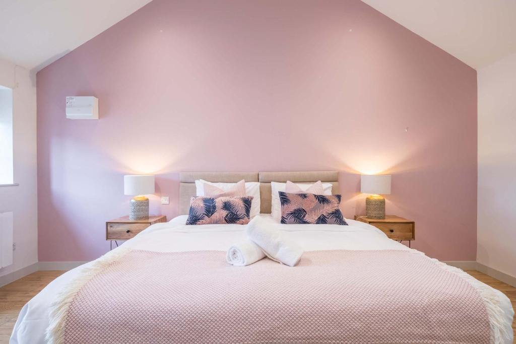 King Deluxe Ensuite with Shower-Bath and Courtyard View - Fawcett - Resim 1