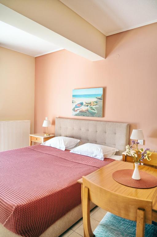 Кровать или кровати в номере Emporios Bay Hotel Chios