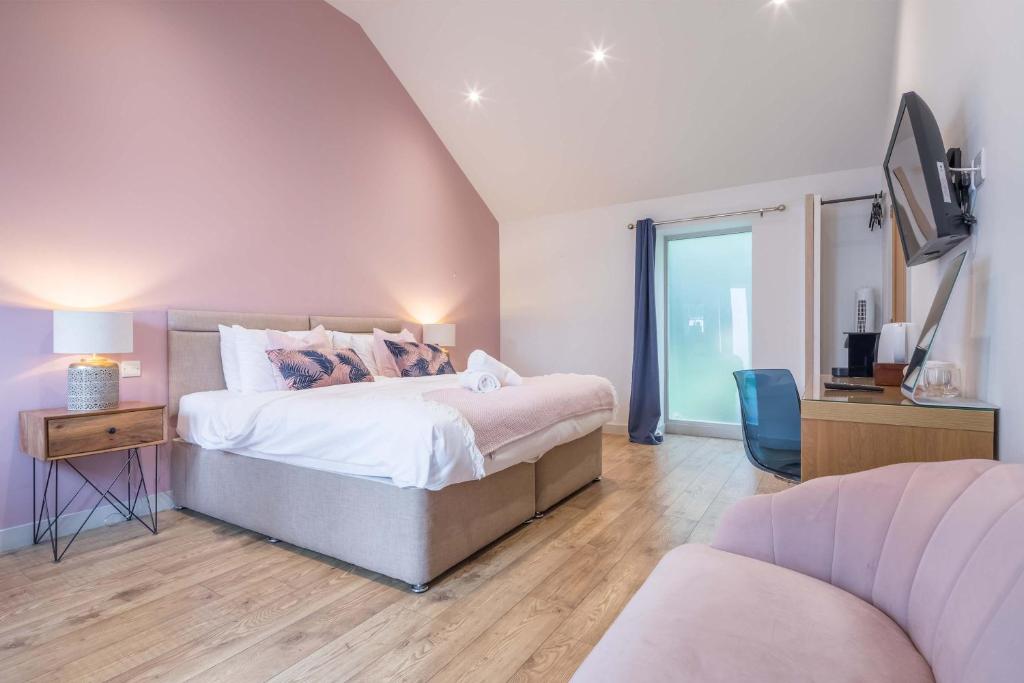 King Deluxe Ensuite with Shower-Bath and Courtyard View - Fawcett - Resim 12