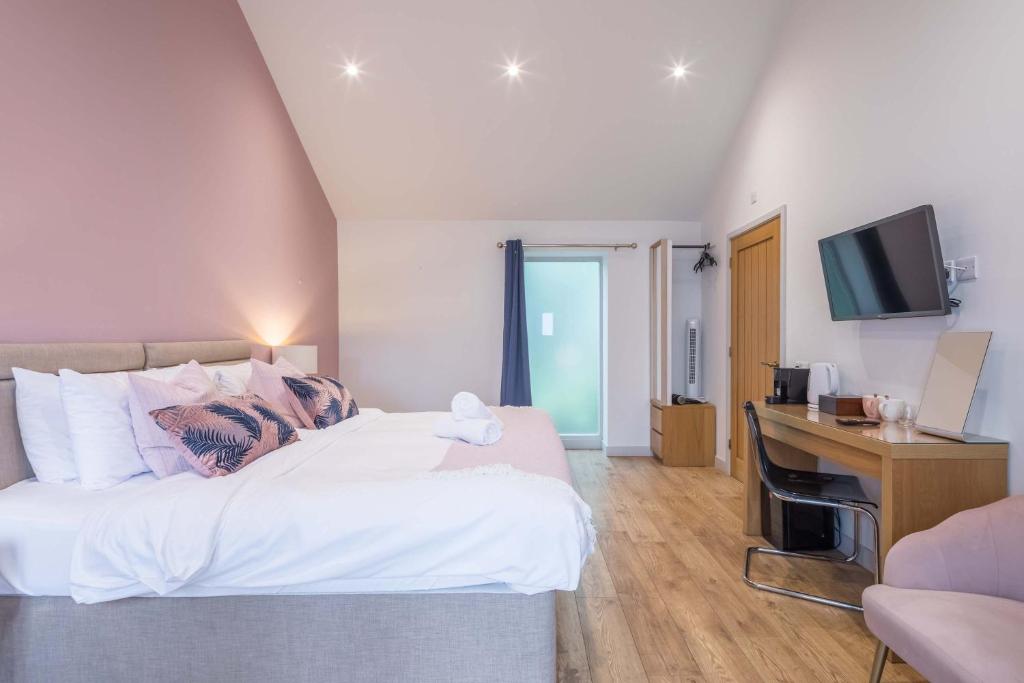 King Deluxe Ensuite with Shower-Bath and Courtyard View - Fawcett - Resim 4