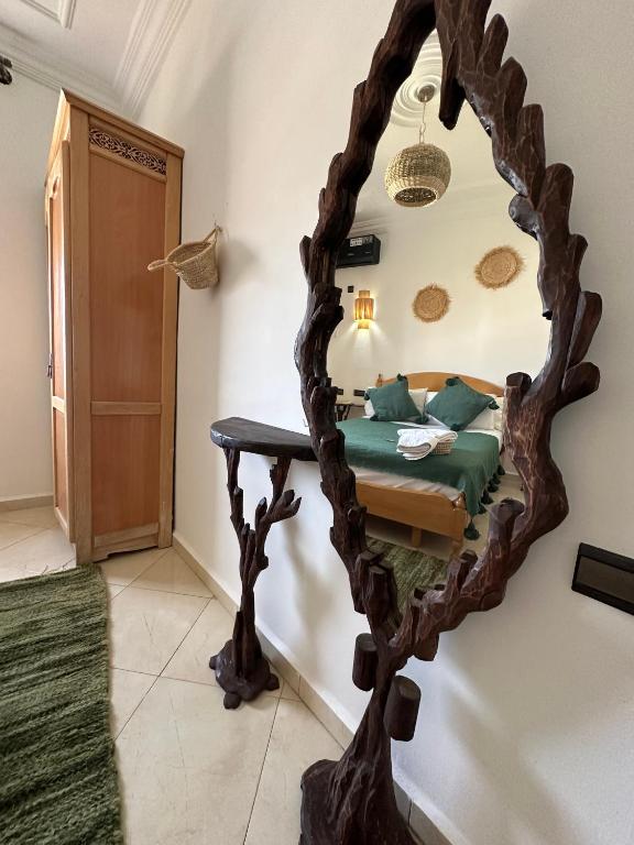 Postel nebo postele na pokoji v ubytování Hotel Meftah Chaouen