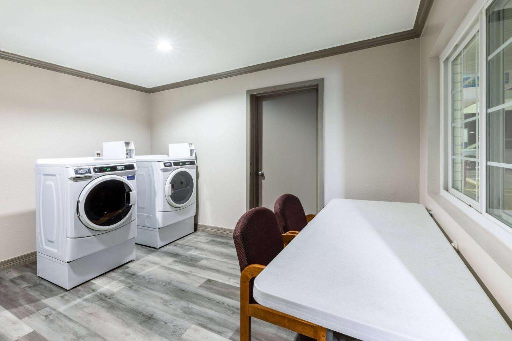 Fotografie z fotogalerie ubytování Days Inn by Wyndham Baytown TX v destinaci Baytown
