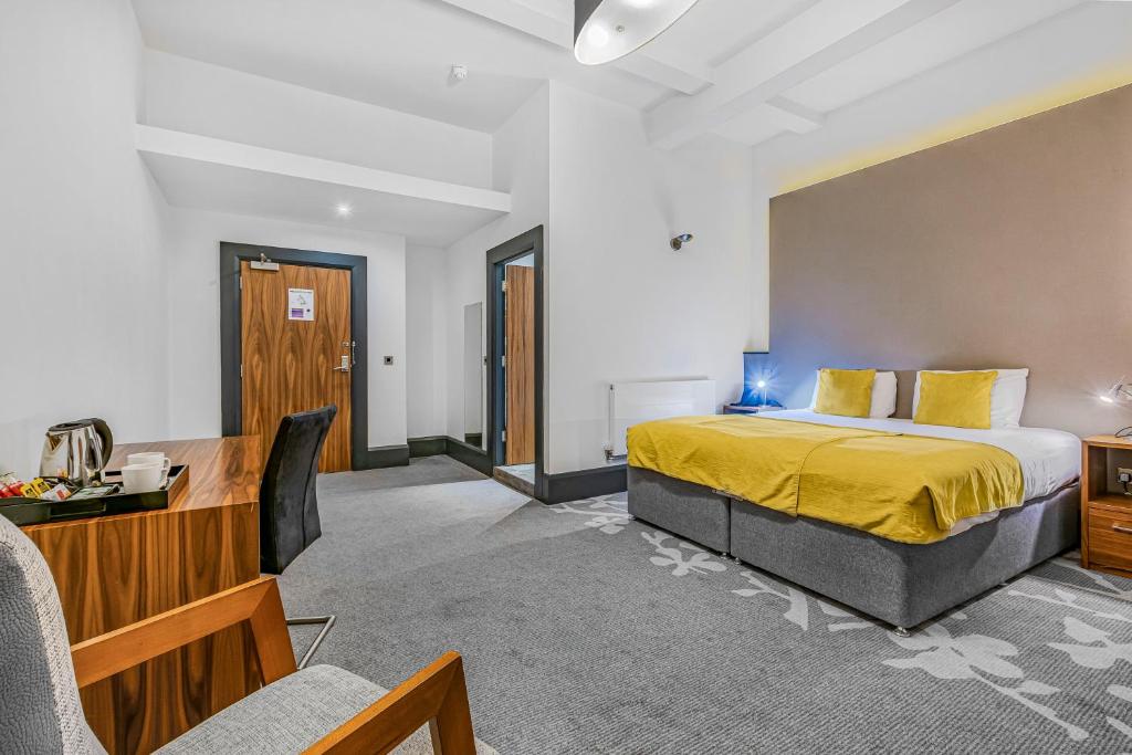 Postel nebo postele na pokoji v ubytování The Ainscow Hotel