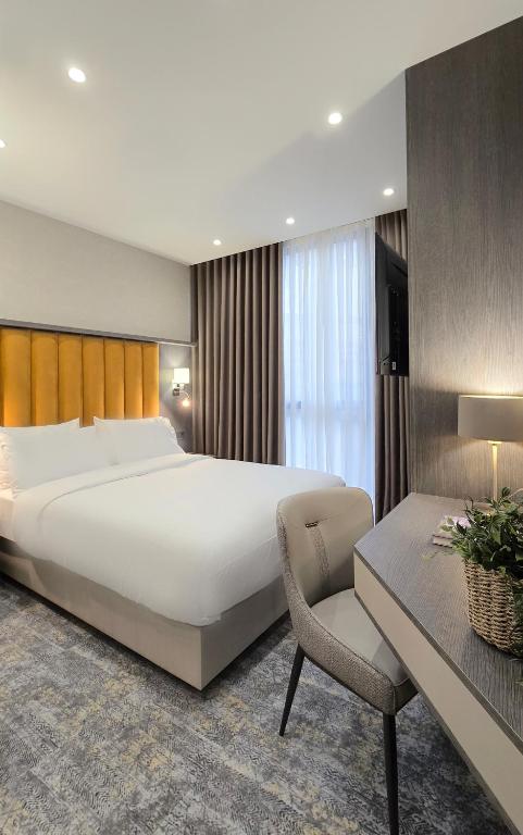 Postel nebo postele na pokoji v ubytování Griffin Hotel