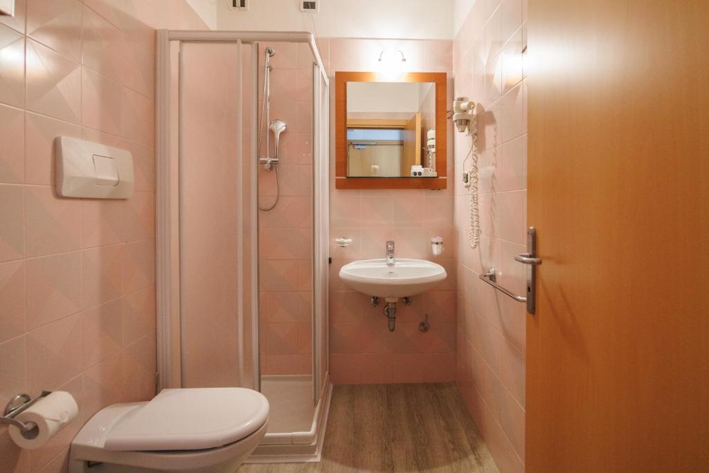Koupelna v ubytování Club Hotel e Residence La Vela