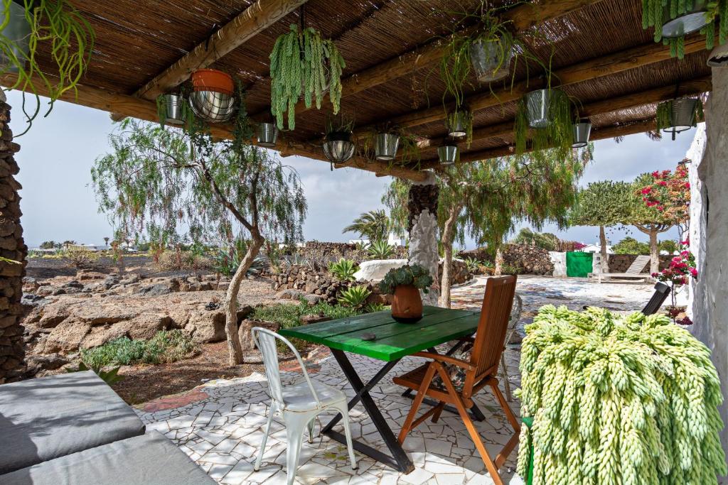 Κήπος έξω από το Bohemian Art House - 2BR in Yaiza & Garden