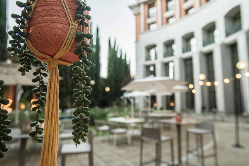 Reštaurácia alebo iné gastronomické zariadenie v ubytovaní AZZ Mérida Medea Hotel