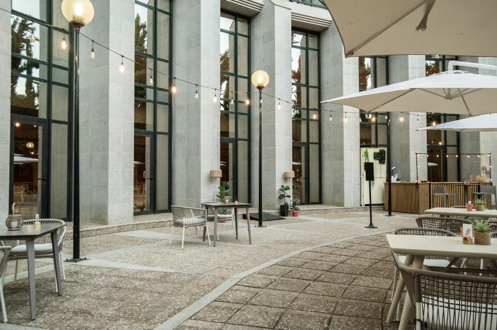 Reštaurácia alebo iné gastronomické zariadenie v ubytovaní AZZ Mérida Medea Hotel