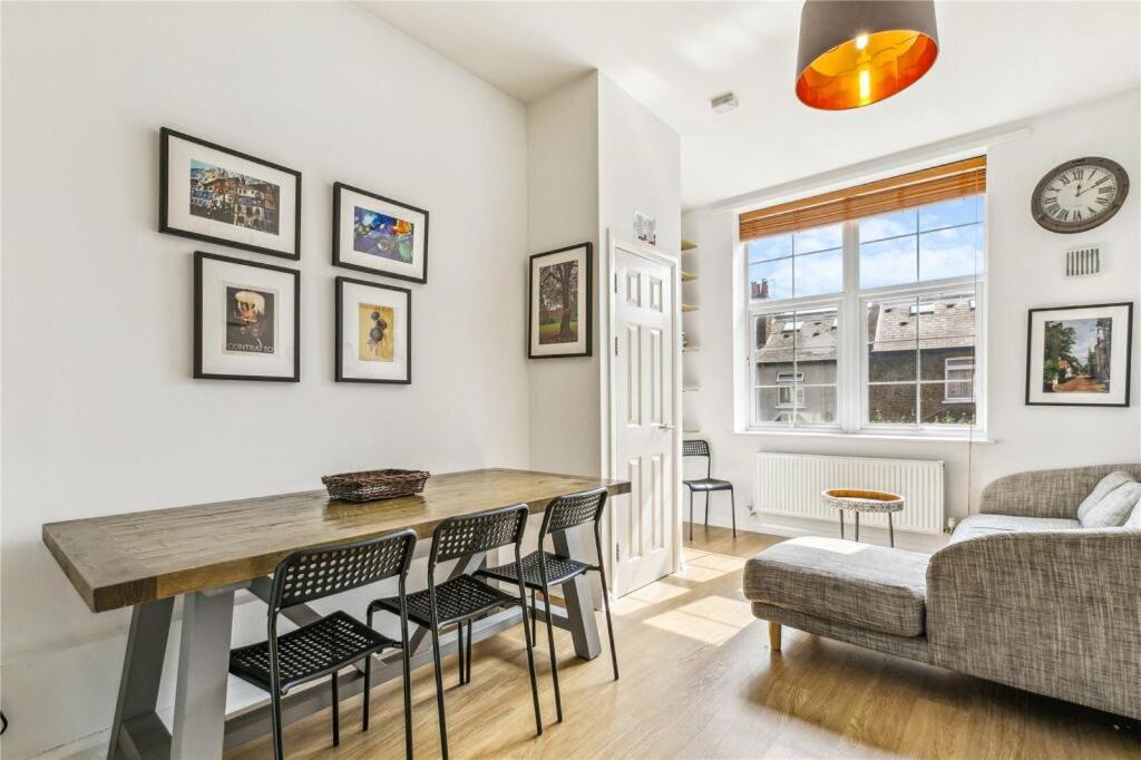 Charming 1 bedroom flat with parking in Brentford