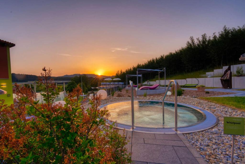 Bazén v ubytování Hotel & SPA Reibener-Hof nebo v jeho okolí