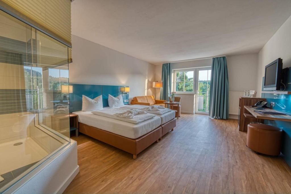 Postel nebo postele na pokoji v ubytování Hotel & SPA Reibener-Hof