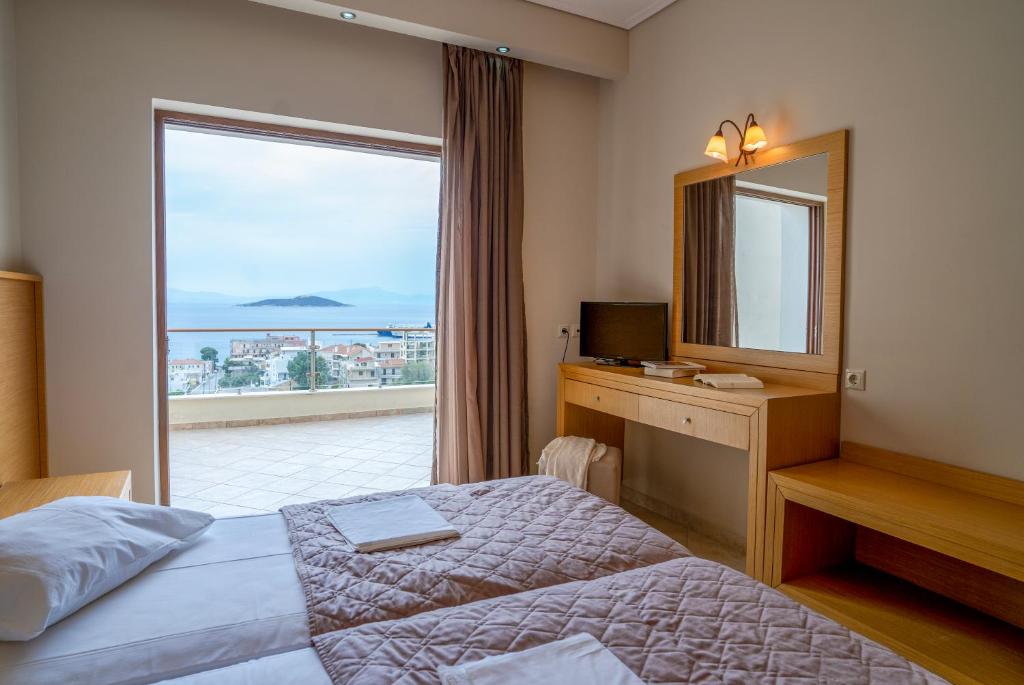 Postel nebo postele na pokoji v ubytování Evia Hotel & Suites