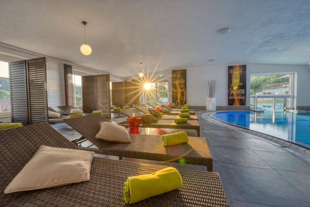 Bazén v ubytování Hotel & SPA Reibener-Hof nebo v jeho okolí
