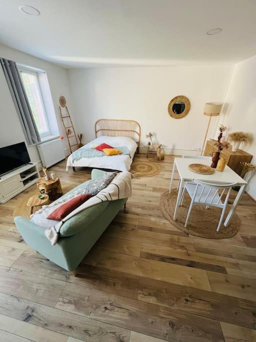 Posteľ alebo postele v izbe v ubytovaní Studio Girafe, style bohème et atypique, Curistes