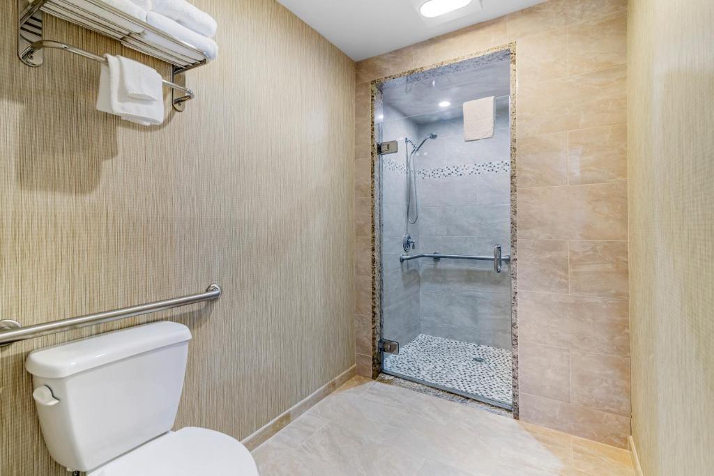 Meadowmere Resort - Комната королевы с двумя кроватями королевы - доступ по инвалидности