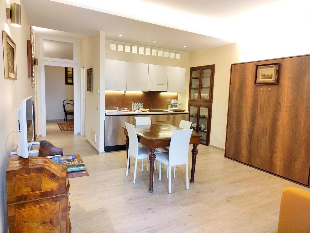 Η κουζίνα ή μικρή κουζίνα στο LA SUITE DI SAN RUFINO, 6 minuti da San Carlo Acutis, Centralissimo - Piano Terra, 2 Letti Matrimoniali, Spazioso, Perfetto - MyAssisiSuite, più di un semplice Appartamento - La nostra Forza è la PRESENZA Live 24-7, MÓWIMY PO POLSKU