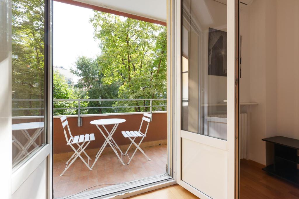 GuestHost - Irnerio- Washington Balcony Apartment