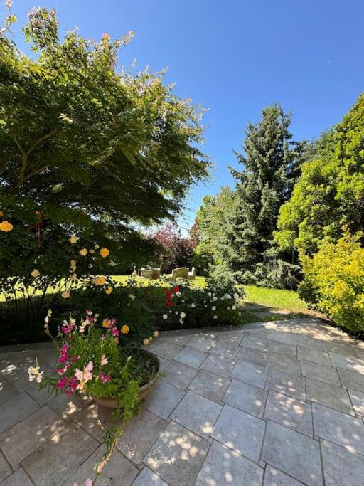 a garden with flowers and plants on a patio at Moncalieri Villa Maddalena in Moncalieri