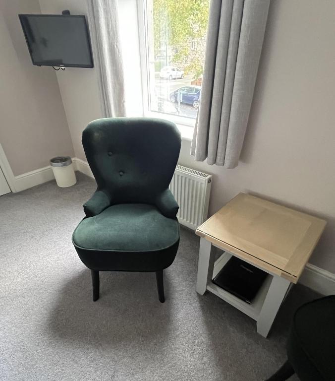Geminian - Double Room With Private Bathroom