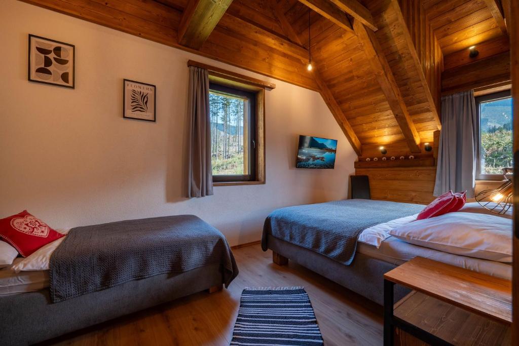 Postel nebo postele na pokoji v ubytování Hillview Jasná Chalet