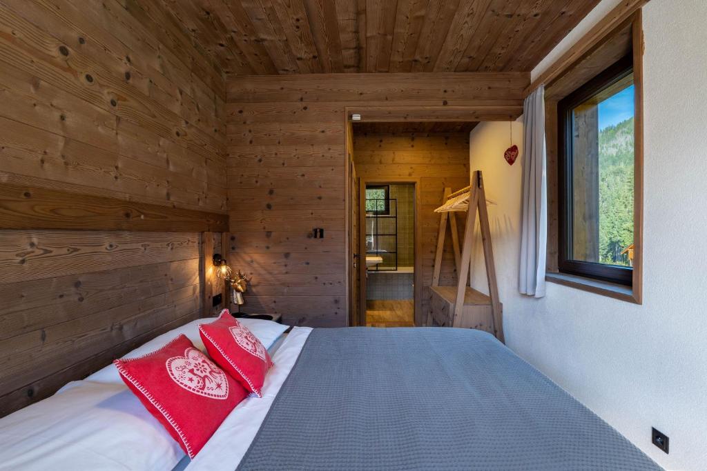 Postel nebo postele na pokoji v ubytování Hillview Jasná Chalet