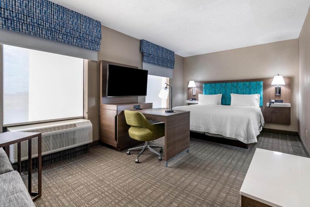 Hampton Inn & Suites Louisville East photo