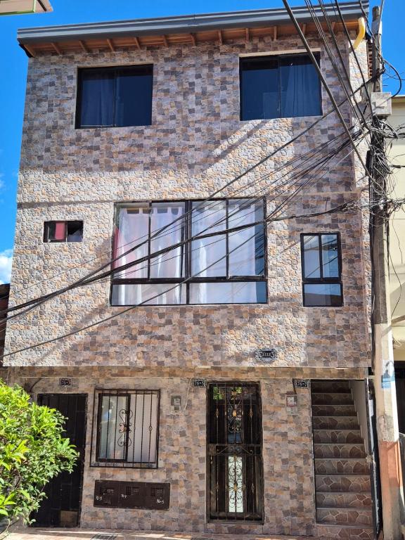 GIGANTE y ELEGANTE APARTAMENTO UNIFAMILIAR