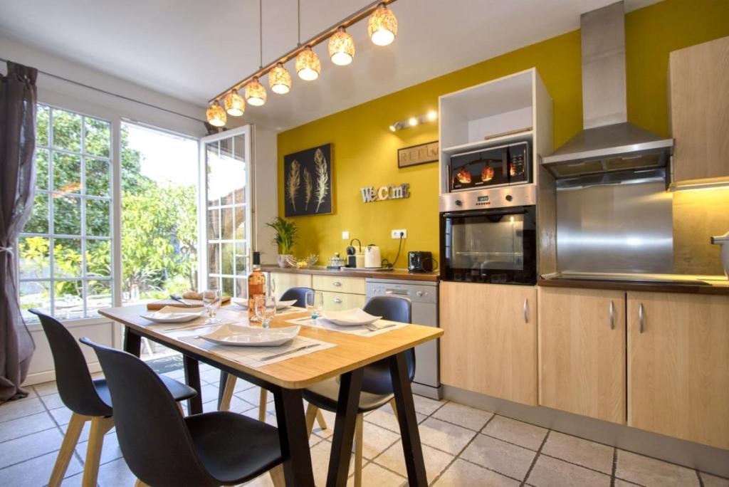 Kuchyňa alebo kuchynka v ubytovaní Villa ESPERANCE- appartement entier T2