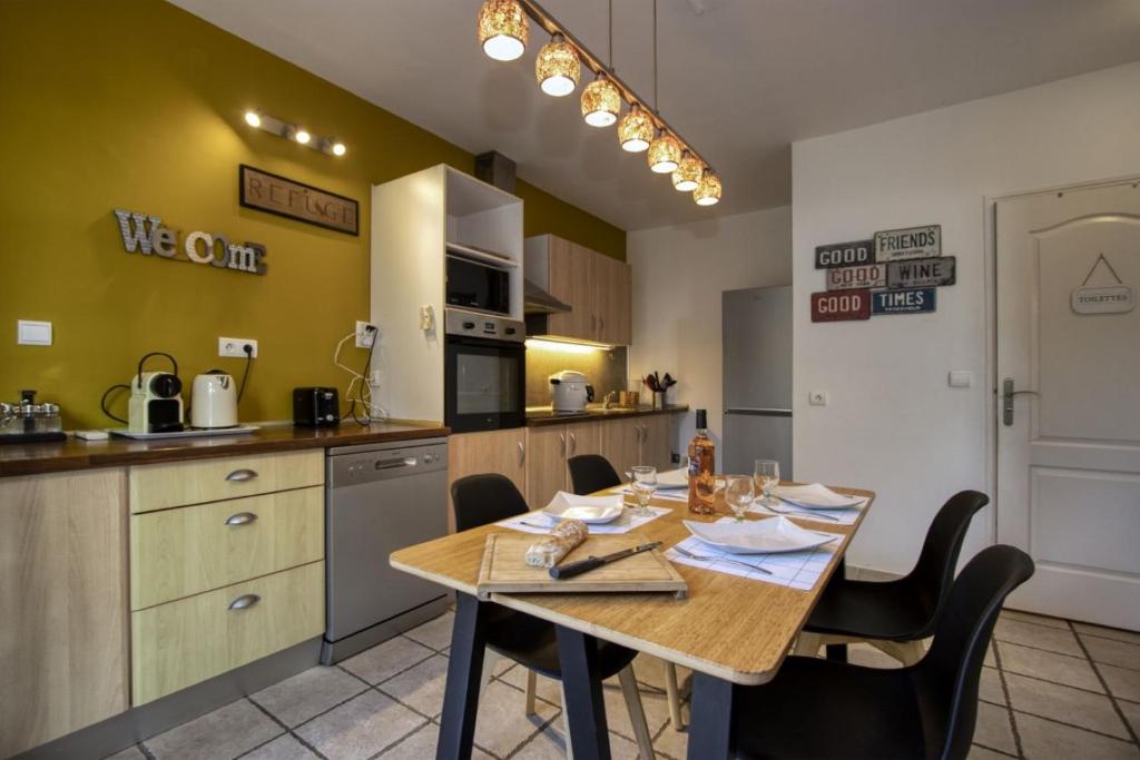 Kuchyňa alebo kuchynka v ubytovaní Villa ESPERANCE- appartement entier T2