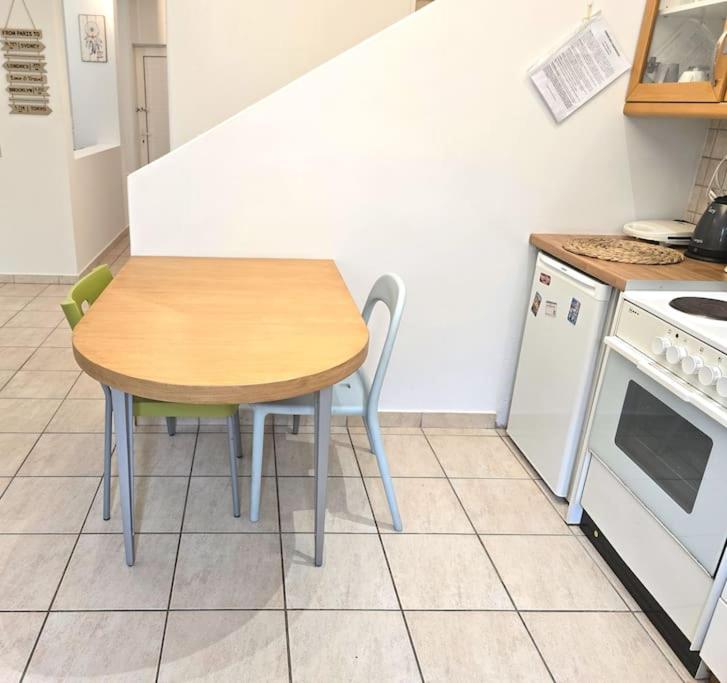 A kitchen or kitchenette at Xtina Studio