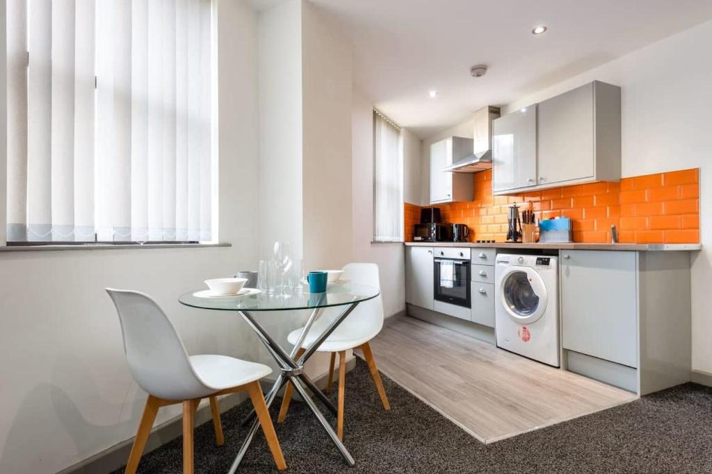 Η κουζίνα ή μικρή κουζίνα στο 1 Bed Budget Friendly Flat in Central Halifax