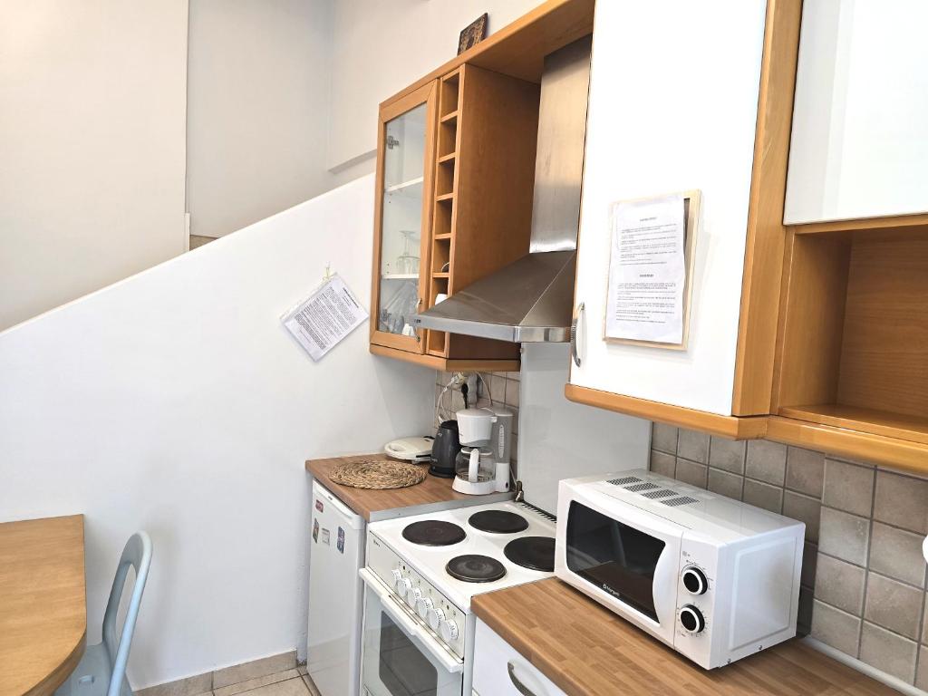 A kitchen or kitchenette at Xtina Studio