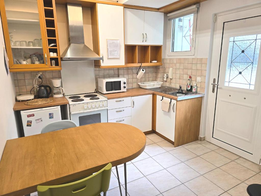 A kitchen or kitchenette at Xtina Studio