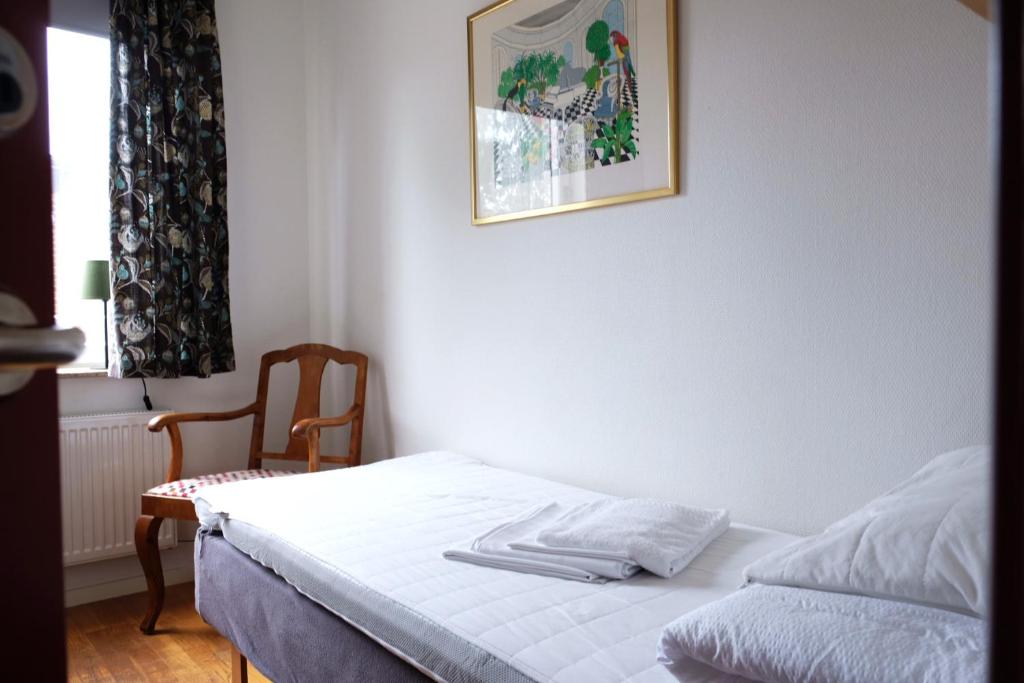 Postel nebo postele na pokoji v ubytování Torget Vandrarhem