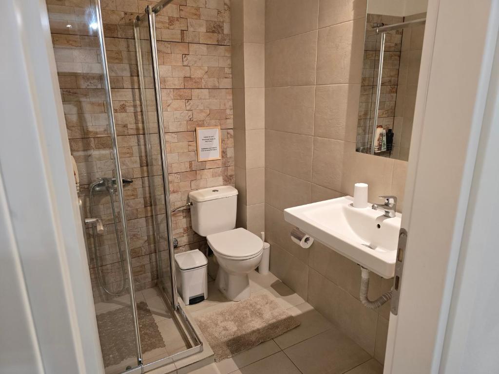 A bathroom at Xtina Studio