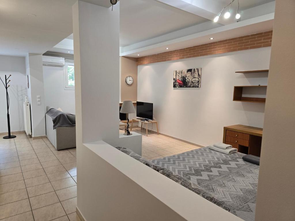 A television and/or entertainment centre at Xtina Studio