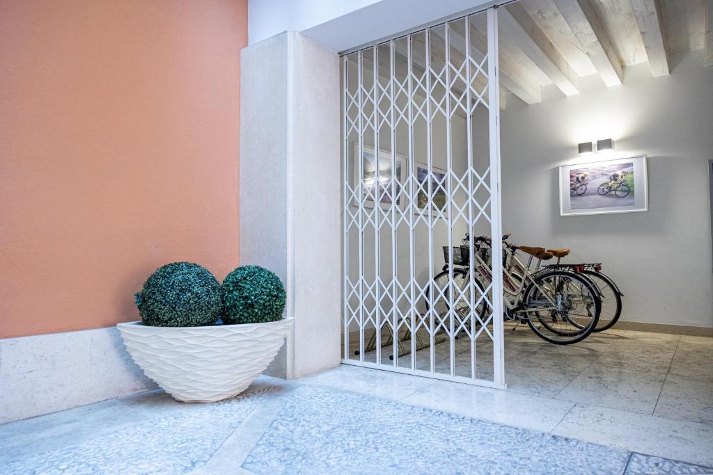 Jízda na kole v ubytování Relais Santa Corona nebo okolí
