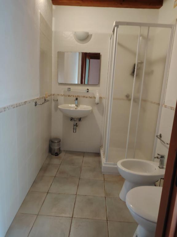 Koupelna v ubytování Albergo diffuso Sa Costa Ittireddu