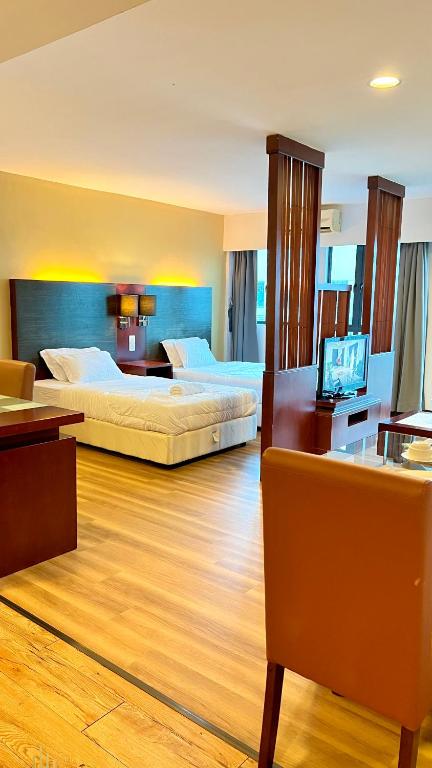 Postel nebo postele na pokoji v ubytování Gemilang Studio Homesuites Near Ming Garden Hotel KK