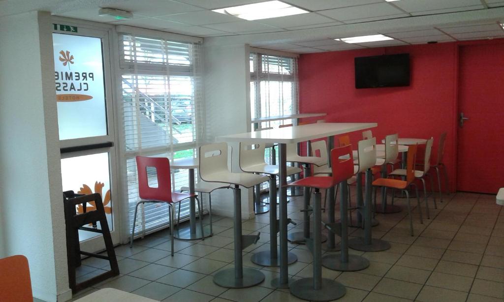 Restaurace v ubytování Premiere Classe Caen Est - Mondeville