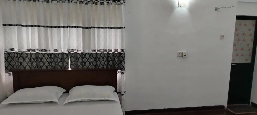 Postel nebo postele na pokoji v ubytování Hotel Lakeside