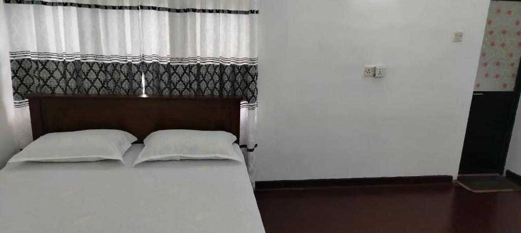 Postel nebo postele na pokoji v ubytování Hotel Lakeside