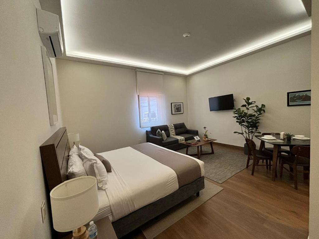 Casa Herrmann Suites - Deluxe King Room
